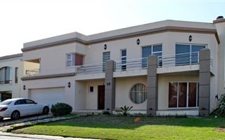 4 Bedroom House in Greenways Golf Estate