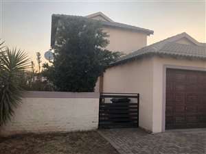 3 Bed Duet in Heuwelsig Estate