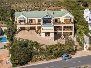4 Bed House in Llandudno