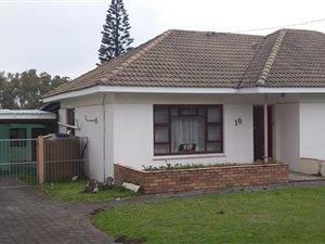 8 Bed House in Sunny Ridge