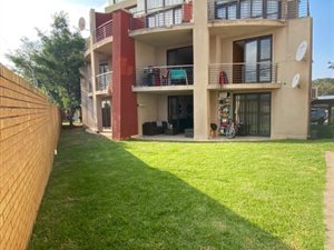 2 Bed Apartment in Rooihuiskraal North