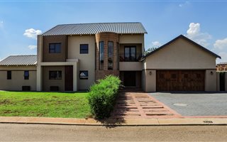 4 Bedroom Apartment in Montana Gardens