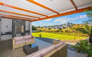 4 Bedroom House in Kraaibosch