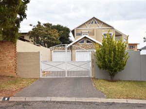 5 Bedroom House in Carlswald North Estate