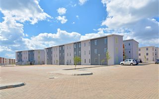 3 Bedroom Apartment in Adamayview