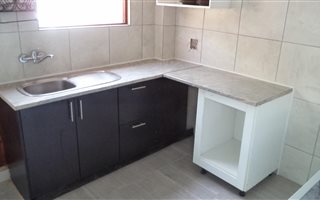1 Bedroom Garden Cottage in Strand Central