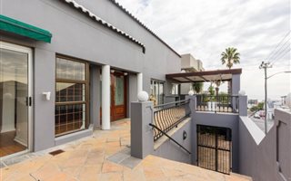 4 Bedroom House in Fresnaye