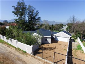 4 Bed House in Parel Vallei