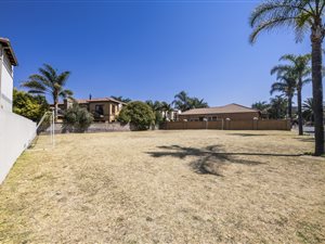 658 m² Land available in Sunward Park