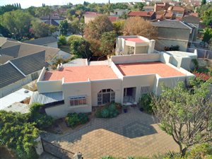 5 Bed House in Country View