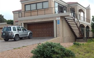 4 Bedroom House in Paradise Beach