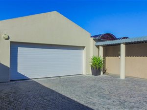3 Bedroom House in Melkbosstrand