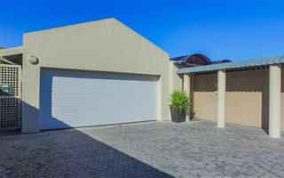3 Bedroom House in Melkbosstrand