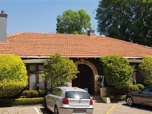 700 m² Office Space in Forest Town