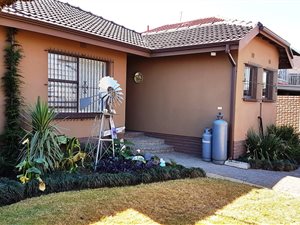 4 Bed House in Whiteridge