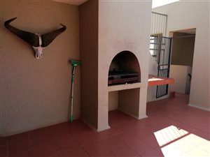 2 Bed Apartment in Constantia Kloof