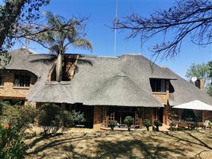 1300 m² Commercial space in Carlswald Estate