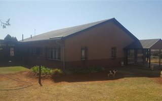 1.7 ha Farm in Kameeldrift West