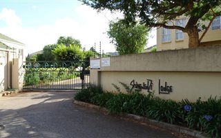 2 Bedroom Townhouse in Weltevreden Park
