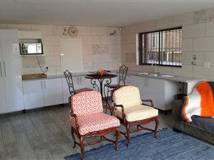 1 Bed Garden Cottage in Emmarentia