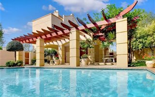 2 Bedroom Apartment in Melrose Estate