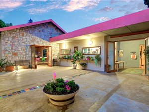 5 Bed House in Westcliff