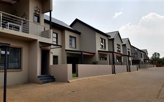 408 m² Land available in Redstone Country Estate