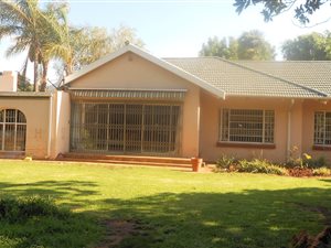 8 Bed House in Birchleigh