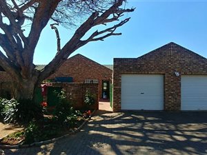 3 Bedroom Townhouse in Doornpoort and surrounds