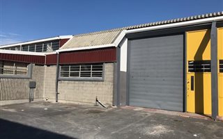 425 m² Industrial space in Retreat