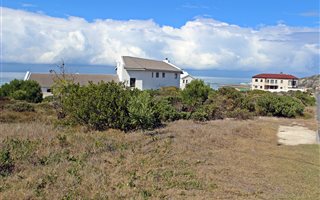 799 m² Land available in Struisbaai