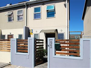 2 Bed House in Pelikan Park