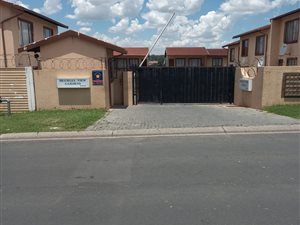 3 Bed Townhouse in Bramley View