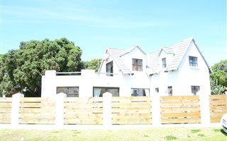 5 Bedroom House in St Francis Bay
