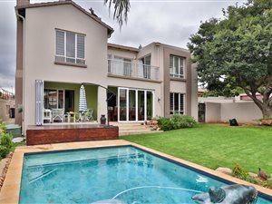 4 Bed House in Honeydew Ridge