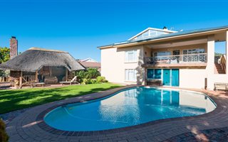 6 Bedroom House in The Island