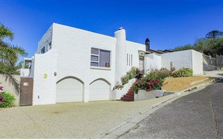 4 Bedroom House in Hoheizen