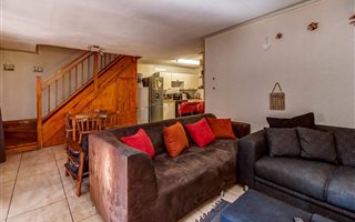 2 Bedroom Townhouse in Weltevreden Park
