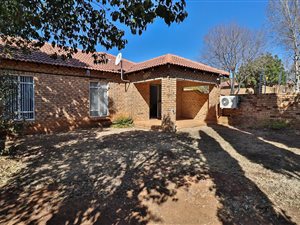 Townhouse in Moreleta Park