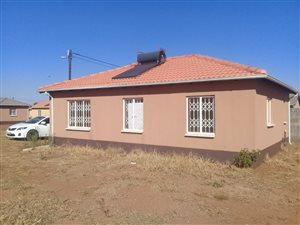 3 Bed House in Protea Glen