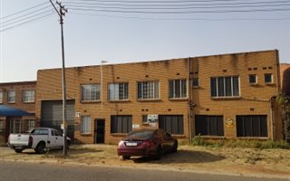 595 m² Commercial space in Delville