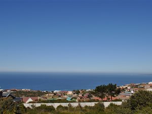 915 m² Land available in Dana Bay