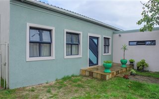 4 Bedroom House in Rondebosch East