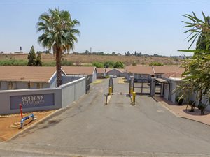 3 Bed Townhouse in Roodepoort West