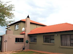 5 Bed Duet in Thatchfield