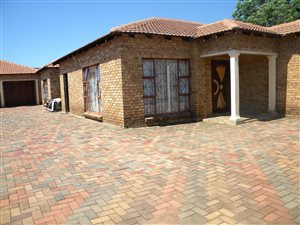 5 Bed House in Riamarpark