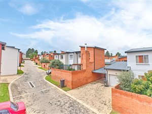 2 Bed Townhouse in Maroeladal