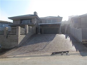 5 Bed House in Dana Bay