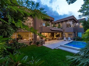 4 Bed House in Melrose