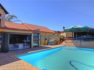 4 Bed House in Bergbron